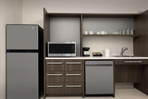 Home2 Suites By Hilton Abilene Southwest的厨房或小厨房