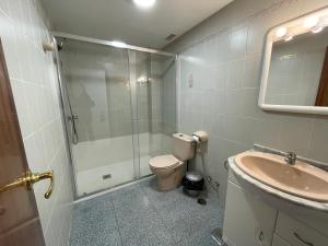 Koupelna v ubytování Apartamentos Neptuno Oropesa 3000