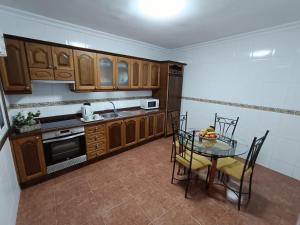 Majoituspaikan Rincón de Joel Habitación con baño privado keittiö tai keittotila