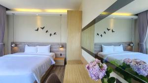 Postel nebo postele na pokoji v ubytování The Luxe Da Lat
