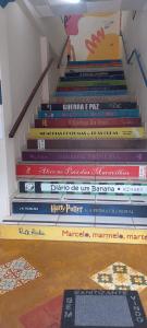 a stack of books sitting on the stairs at Casa de 4 suites, perto do Thermas Water Park e Águas de são Pedro in São Pedro