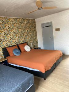 a bedroom with a bed and a ceiling fan at Bobs Bnb in Bruges