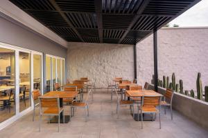 Restaurace v ubytování Fairfield by Marriott Los Cabos