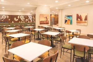 Restaurace v ubytování Fairfield by Marriott Los Cabos