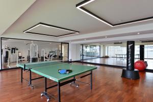Fitness centrum a/nebo fitness zařízení v ubytování Twin Towers Hotel