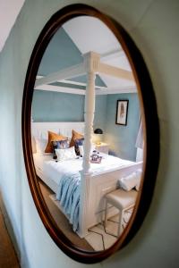 Postel nebo postele na pokoji v ubytování Treworgie Barton Cottages - Chappell