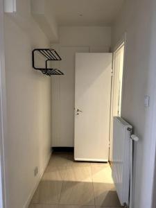 a hallway with a white door and a basketball hoop at Nyrenoverat i centrala Stockholm in Stockholm