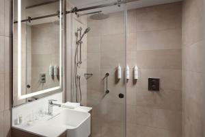 Koupelna v ubytování Courtyard by Marriott Yerevan