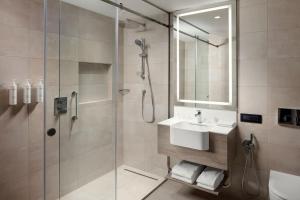 Koupelna v ubytování Courtyard by Marriott Yerevan