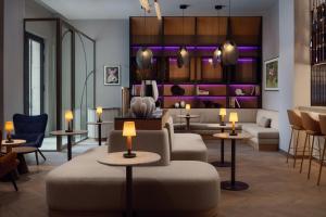 Posezení v ubytování Courtyard by Marriott Yerevan