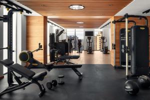 Fitness centrum a/nebo fitness zařízení v ubytování Courtyard by Marriott Yerevan