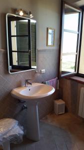 a bathroom with a sink and a mirror at Una Finestra sul Silenzio in Santa Luce