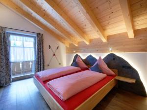 a bedroom with a large bed in a room at Holiday apartment d'griabige in Farchant