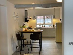 a kitchen with a table and some chairs in it at Holiday apartment Landzauber in Heideck
