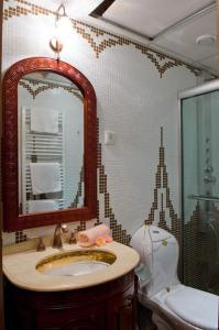 Koupelna v ubytování Amira Boutique Hotel Hévíz Wellness & Spa