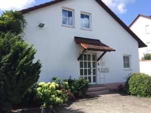 a white house with an orange roof at Ferienwohnung Am Spitalgarten für 6 Personen in Gundelfingen