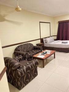 En eller flere senge i et værelse på Damai Laut Holiday Apartment