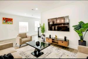 a living room with a couch and a table at Luxurious 3+1 Villa in Dallas in Dallas