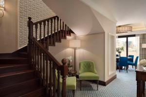 Khu vực ghế ngồi tại Al Najada Doha Hotel by Tivoli