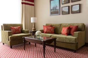 Khu vực ghế ngồi tại Al Najada Doha Hotel by Tivoli