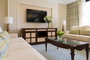 TV/trung tâm giải trí tại Al Najada Doha Hotel by Tivoli