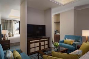 TV/trung tâm giải trí tại Al Najada Doha Hotel by Tivoli