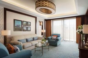 Khu vực ghế ngồi tại Al Najada Doha Hotel by Tivoli