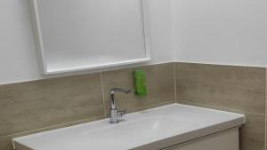 a kitchen sink with a green phone on the wall at Eleonoras Ferienwohnung in Würzburg Stadt inklusive eigenen Parkplätzen vor der Tür in Würzburg