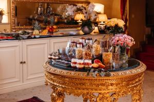 een tafel met eten en drinken erop bij Alchymist Grand Hotel and Spa - Preferred Hotels & Resorts in Praag