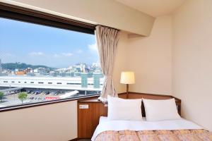 Voodi või voodid majutusasutuse Hotel Keifuku Fukui Ekimae toas