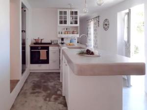 Dapur atau dapur kecil di Koukounari Cottage Apartment Paros +19 gambar