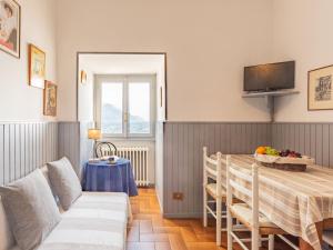 uma sala de estar com uma mesa e um sofá em Apartment Gaetano - SRZ310 by Interhome em Rezzonico