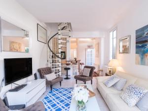 Χώρος καθιστικού στο Holiday Home La Petite Arcachonnaise by Interhome