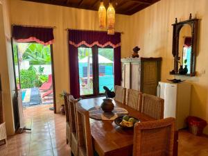 Dining area sa villa