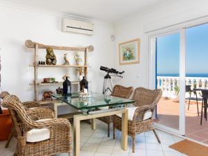 Χώρος καθιστικού στο Apartment Amor by Interhome