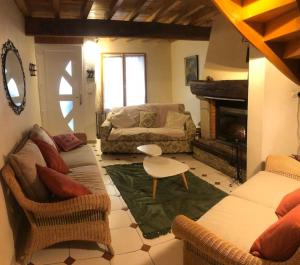 a living room with a couch and a fireplace at Maison Cosy et Conviviale, Le B7 in Besset