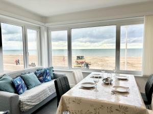 A seating area at Phebus 0101 - Vue Mer