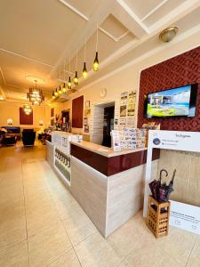 a restaurant with a counter in a room at Hotel Korona Wellness, Rendezvény és Borszálloda in Eger