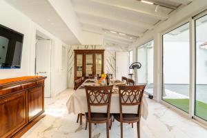 Μια τηλεόραση ή/και κέντρο ψυχαγωγίας στο HOLIDAYS ALBA