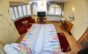 TV a/nebo společenská místnost v ubytování Hotel Fontana