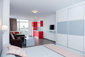 TV a/nebo společenská místnost v ubytování Apartamentos El Palmar