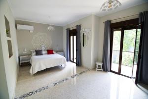 a bedroom with a white bed with red pillows at Altalune Apart in Córdoba
