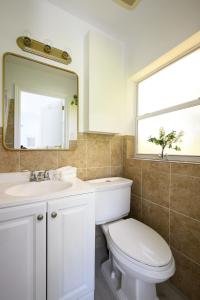 Koupelna v ubytování Bright & Comfortable Apt in Victoria Park