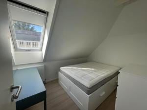 Postel nebo postele na pokoji v ubytování 3-bedroom city center w private parking