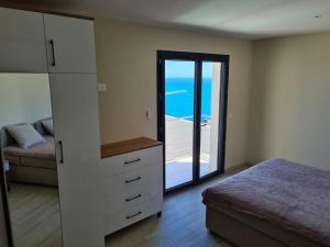 Ένα ή περισσότερα κρεβάτια σε δωμάτιο στο Villa de soleil à Cerbère, +91 φωτογραφίες
