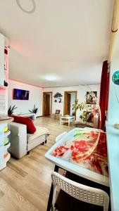 Virtuvė arba virtuvėlė apgyvendinimo įstaigoje NeriesResort 3 Rooms Suite iN Centrum