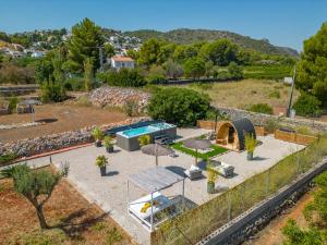 an aerial view of a backyard with a swimming pool at Casa La Naranja Boutique Hotel B&B LaCasita in Pedreguer