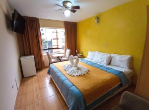 Postel nebo postele na pokoji v ubytování Hotel El Farolito