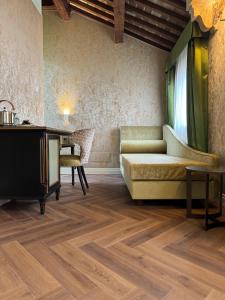 A seating area at 312 Piazza San Marco