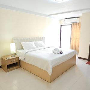 a bedroom with a large bed and a window at Omni Suites Serviced Apartment 1Bedroom in Bangkok